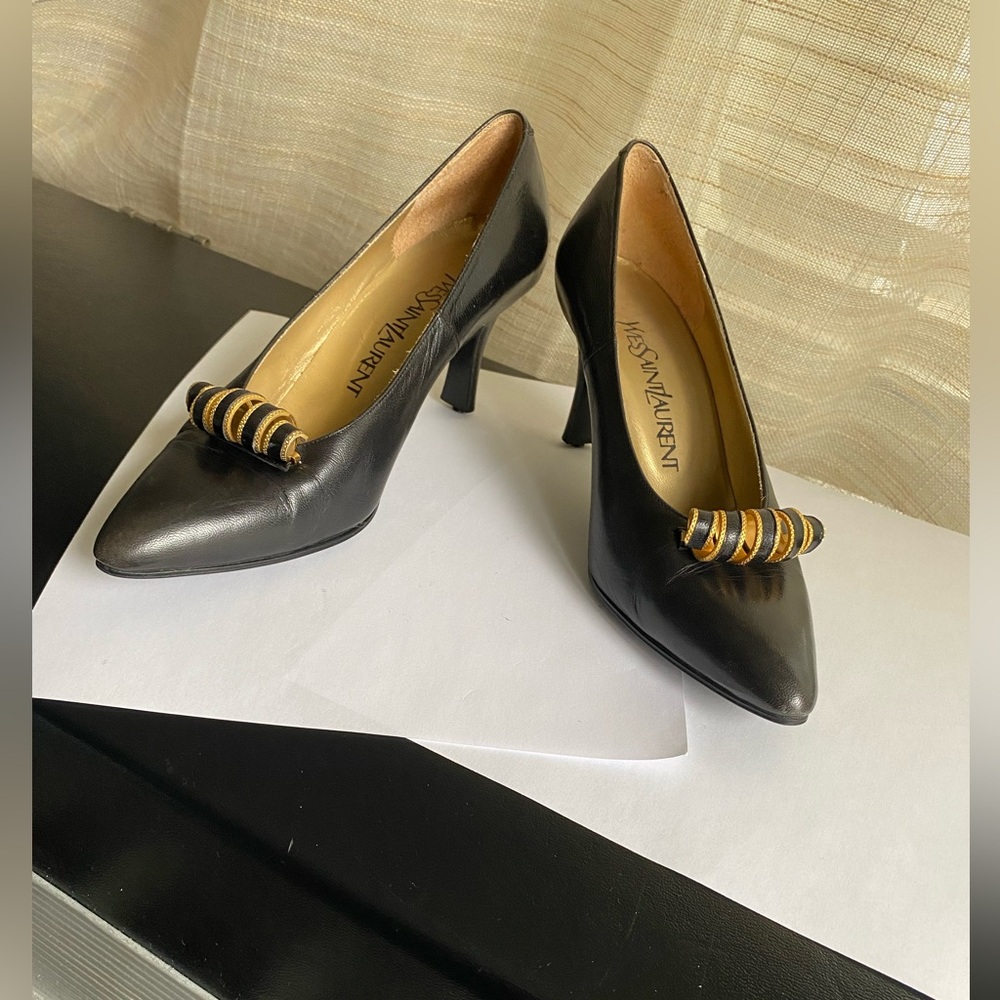 Yves Saint Laurent Black leather pumps Heels Gold metal Rings accent YSL sandals